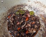 Foto langkah ke 4 dari resep Tumis cumi tinta hitam // Oseng cumi // Tumis balakutak.