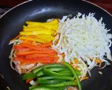 A picture of step 6 of Egg hakka noodles.