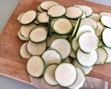 Foto del passaggio 1 della ricetta Zucchine sfiziose, cottura airfryer 🌷