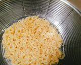 Hình bước làm 1 của món Ăn sáng với mì gói bò viên xúc xích
