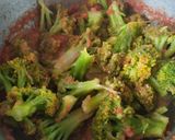 Foto del paso 3 de la receta: Brócoli con carne desmechada en salsa de tomate🥦🍅🥩🍚🍱🍛