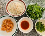 Hình bước làm 1 của món Hủ tiếu xào tôm khô