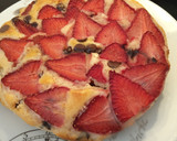 Foto del paso 3 de la receta: Bizcocho de Yogurt de fresas con pepitas de cacao