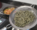 Foto del paso 2 de la receta: Pasta con espirulina vegetariana