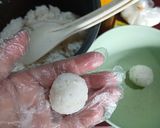 Foto langkah ke 1 dari resep Bola Nasi dengan Susu.