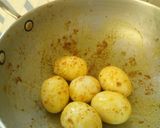 A picture of step 4 of Potato egg curry.
