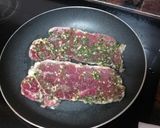 Foto del paso 3 de la receta: Entrecot a la plancha con papas arrugas y ensalada de cebolla y pimientos asados