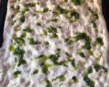 Foto del paso 5 de la receta: Focaccia al pesto !!! con albahaca 😋