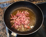 Foto del paso 4 de la receta: Pechugas de pollo a la mostaza con salsa de cebolla