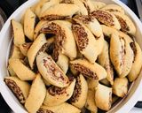 صورة لخطوة 6 من وصفة مقروضه بالعجوه بعجينه الكعك 👌🏼😋