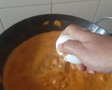 A picture of step 3 of Motte saru poached egg sambar.