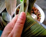 Foto langkah ke 6 dari resep Bacang Ketan Isi Ayam Telur Asin.
