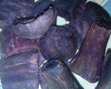 Foto langkah ke 1 dari resep Bola ubi ungu isi coklat.