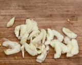 A picture of step 4 of Chicken breast stir fry with chilli, soysauce, black vinegar, Chinese style.