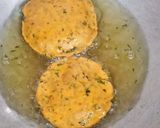 A picture of step 5 of Tomato aur Coriander ki puri.