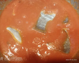 Foto del paso 5 de la receta: Bacalao con tomate e invitados 🌶️🐟 🍅 🦐🦐🍷