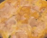 A picture of step 6 of Oyakodon (Japanese Chicken & Egg Rice Bowl).