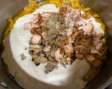 A picture of step 3 of Leftover Salmon-Mushroom Fettuccine Alfredo.