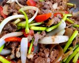 Hình bước làm 3 của món Bê thui (bò tơ) xào hành tỏi
