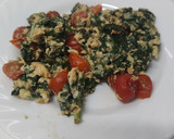 Foto del paso 3 de la receta: Revuelto de espinacas, queso y tomates cherrys