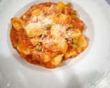 Foto del passaggio 8 della ricetta Gnocchi con verdurine