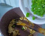 Foto langkah ke 3 dari resep Tumis ayam giling.