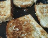 वेज चीज़ सूजी टोस्ट(veg cheese suji toast recipe in Hindi) रेसिपी चरण 3 फोटो