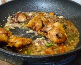 Foto langkah ke 6 dari resep Ayam Goreng Asam Pedas.
