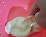 Foto langkah ke 2 dari resep Homemade Dumpling Wrappers.