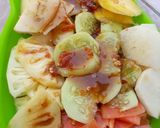 Foto langkah ke 3 dari resep Rujak Buah Petis Madura.