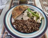 Foto del paso 3 de la receta: Pollo con cebollín y pimentón, con tortilla de acelga y lentejas