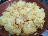 Tortilla de papa, rellena con cantimpalo y queso mantecoso