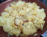 Foto del paso 3 de la receta: Tortilla de papa, rellena con cantimpalo y queso mantecoso