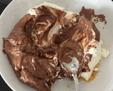 Foto del paso 3 de la receta: Tarta Milka cheesecake facilísima y sin horno