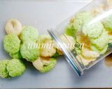 Foto langkah ke 5 dari resep Kuker Semprit tanpa cetakan tanpa oven.