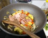 รูปขั้นตอนการทำที่ 3 ของ ข้าวแกงกะหรี่ไก่ไข่ข้น