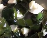 Foto langkah ke 3 dari resep MiyeokGuk (Sup Rumput Laut ala Korea).