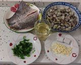 Foto del paso 3 de la receta: Coquinas salteadas con txakolí y corvina a la plancha