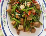รูปขั้นตอนการทำที่ 4 ของ ผัดผักบุ้งใส่หมูกรอบเจ