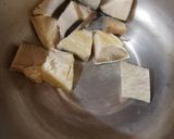 Foto langkah ke 1 dari resep Tumis Asin Cucut.