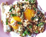 Foto langkah ke 3 dari resep Nasi Telur Kecap Asin.