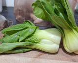 Foto del paso 1 de la receta: Salteado de pack choi y shiitake con huevo pochado