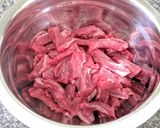 A picture of step 2 of The Most Popular Green Pepper Beef in China.