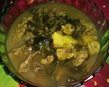 Foto langkah ke 5 dari resep Ayam Lempah Kuning pucuk daun kedondong.