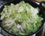 Foto del paso 7 de la receta: Repollo en cintas con tuco
