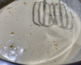 Foto del paso 2 de la receta: Bizcochuelo de vainilla con almidón de maíz (22 cm)