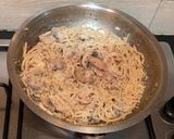 A picture of step 9 of Spaghetti in mushroom cream sauce.