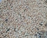 Foto langkah ke 3 dari resep Kacang goreng kriuk daun jeruk.