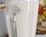 A picture of step 2 of Apple Shake 🍎🥛🧊🥛🍎.