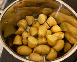 A picture of step 2 of Jacket potatoes with chicken.